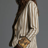 Suzanne | Boheme Stribet Blazer med Trykt Krave