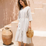 Linned Tribal Stripe Split Neck Bohemian Ruffle Midi Kjole med Vævet Bælte og Slip MARLOWE