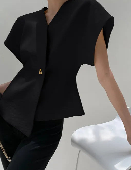 Cevalin | Top Skulpturel Silhuet med Guldspænde