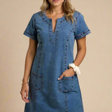 RAGNA KJOLE | Løs denimkjole med V-udskæring og lommer